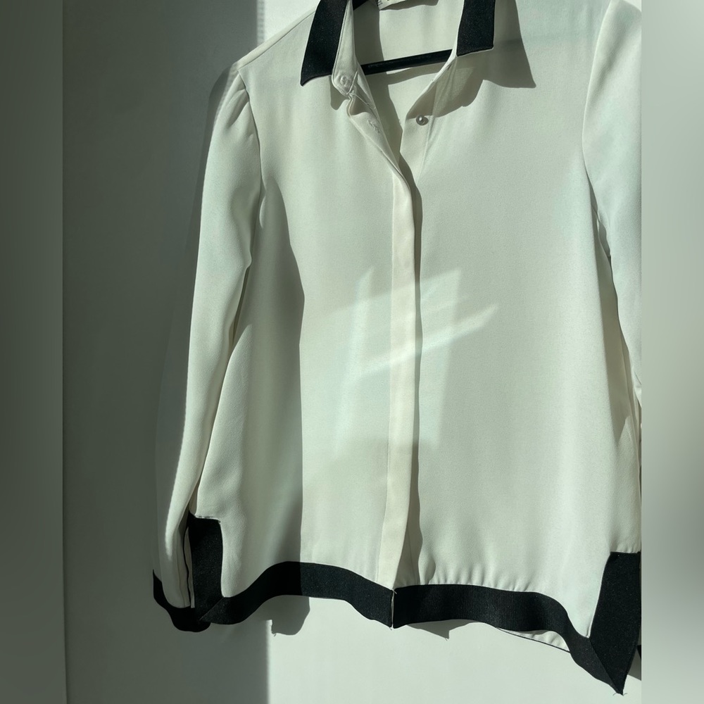 Zara Black and White bottom up shirt size XS